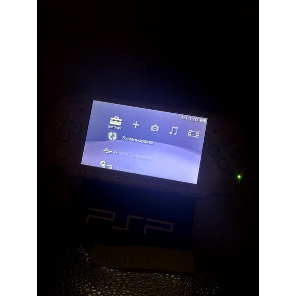 psp 3000 white w/accessories - Picture 3 of 11